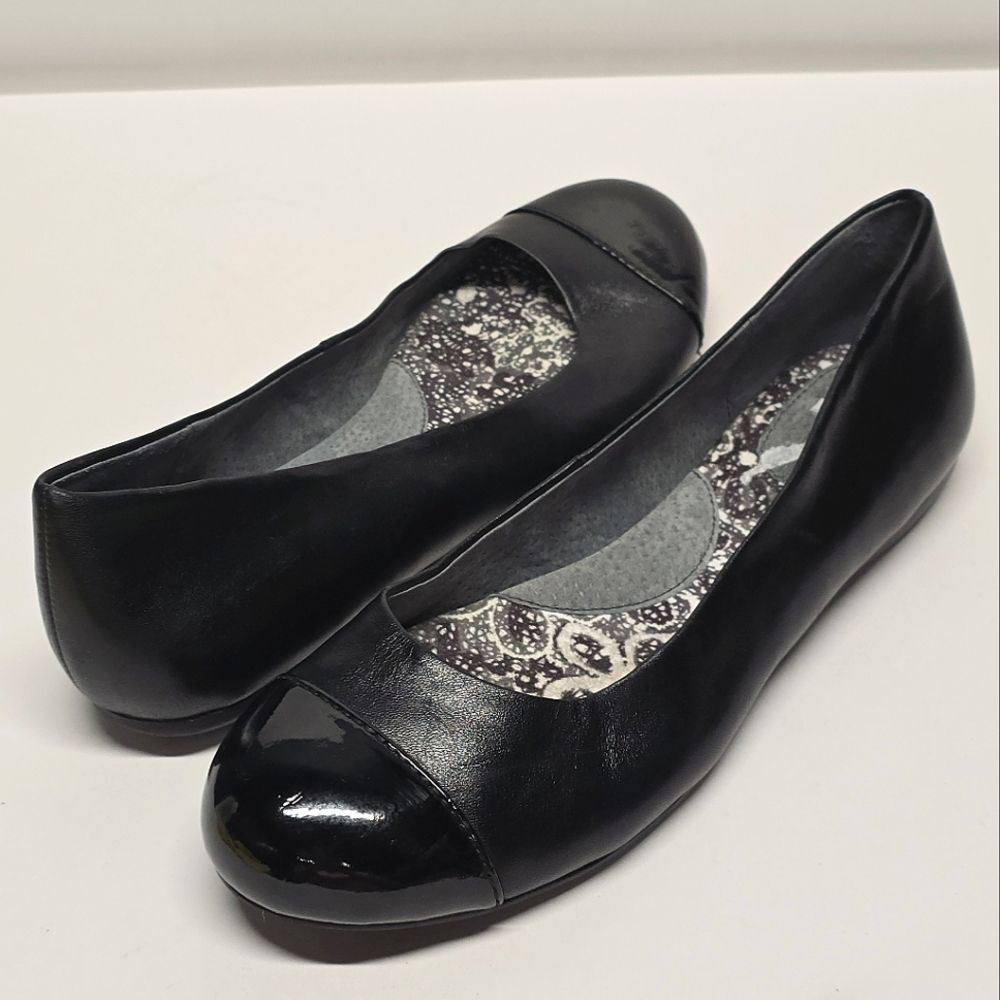 SoftWalk Women's Napa Ballet Flats Black Leather 10N Narrow